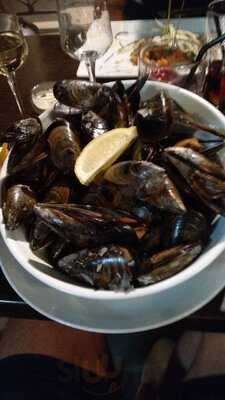 Yans Restaurant & More