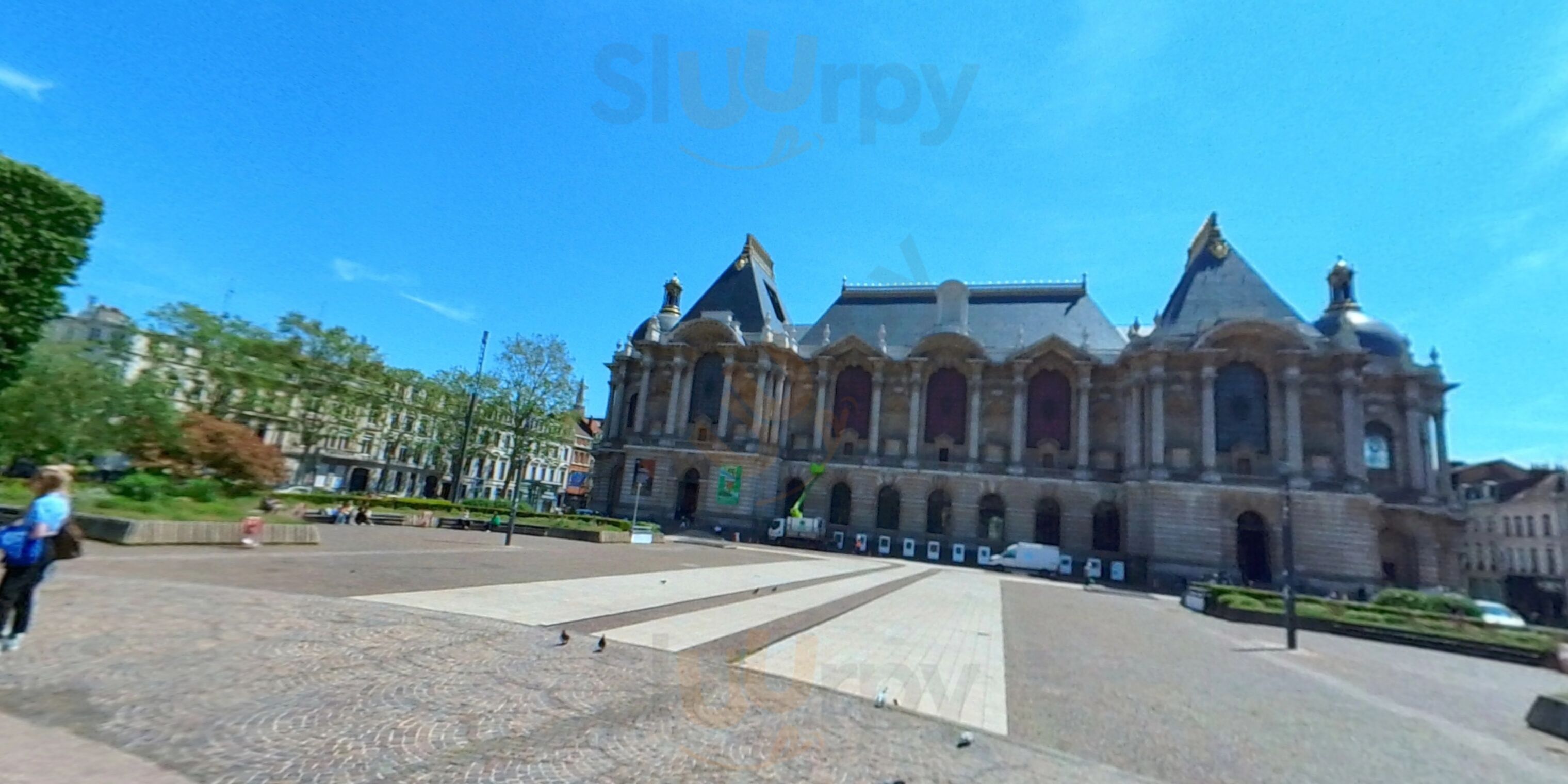 Au Palais Des Beaux Arts