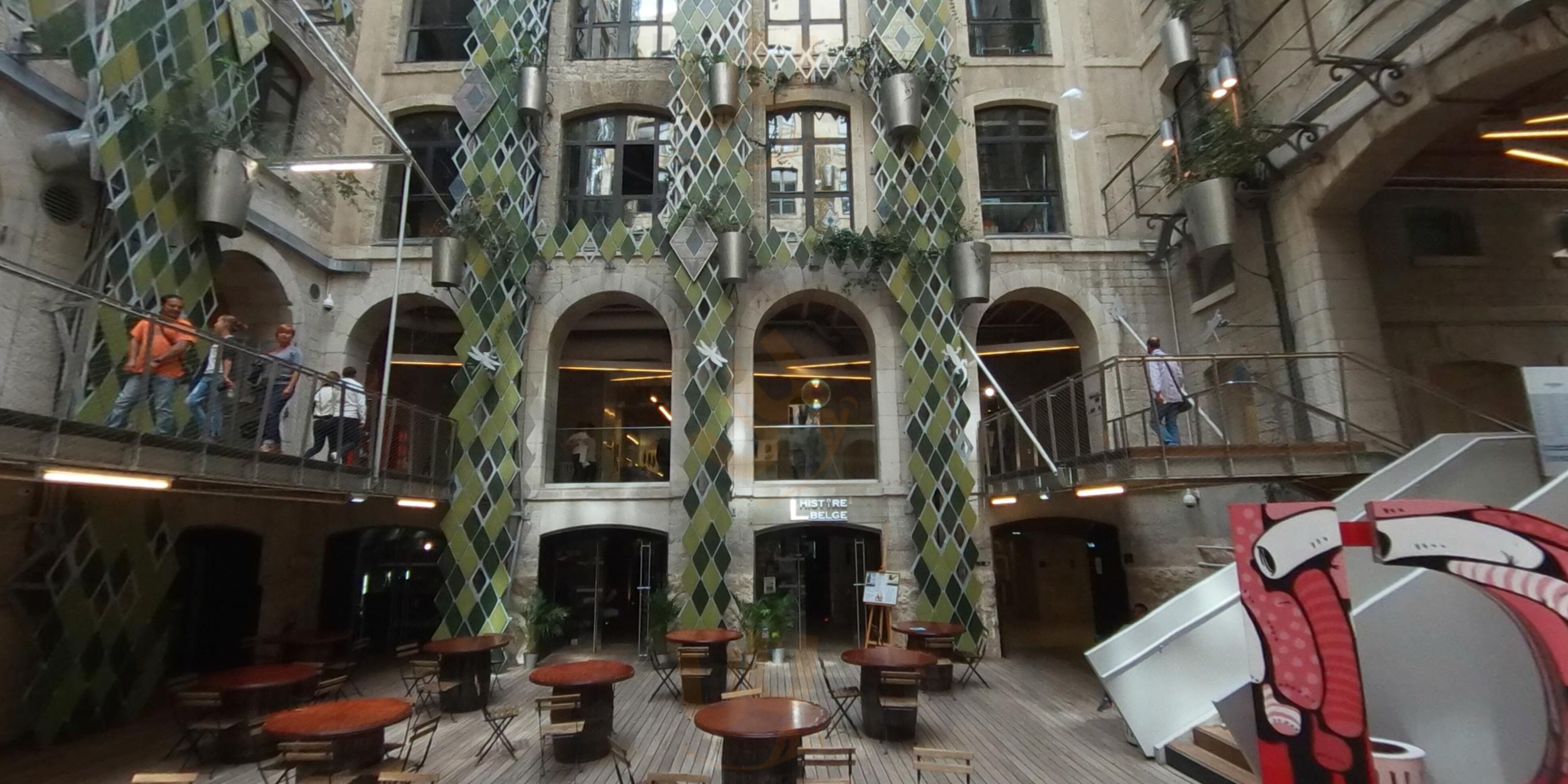 Le Marché Des Docks