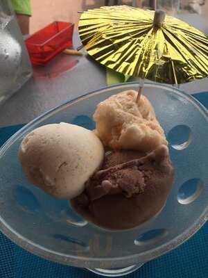 L'ark Bar Restaurant/café