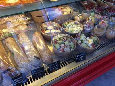 Au Petit Creux De La Halle