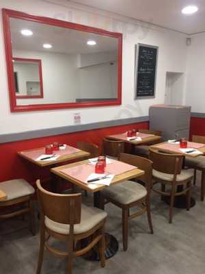 Au Petit Creux De La Halle