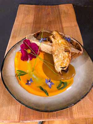 La Tête Dans Le Local