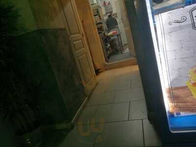 La Suite Du Petit Couloir