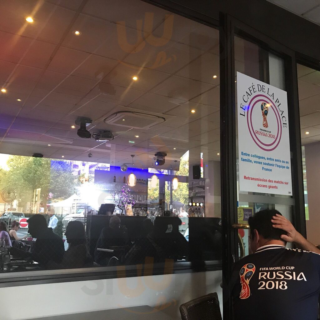 Le Café De La Place