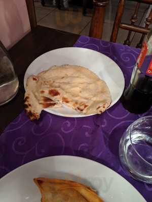 Le Must Sandwich A La Mode