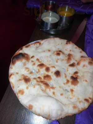 Le Must Sandwich A La Mode