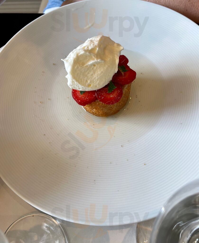 Le Central Brasserie