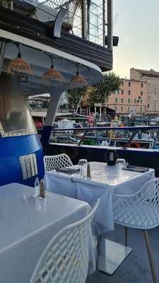 La Table De Poseidon