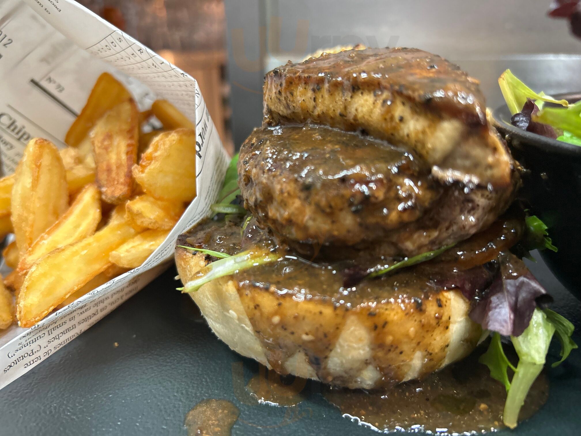 Le Comptoir Café Bistro