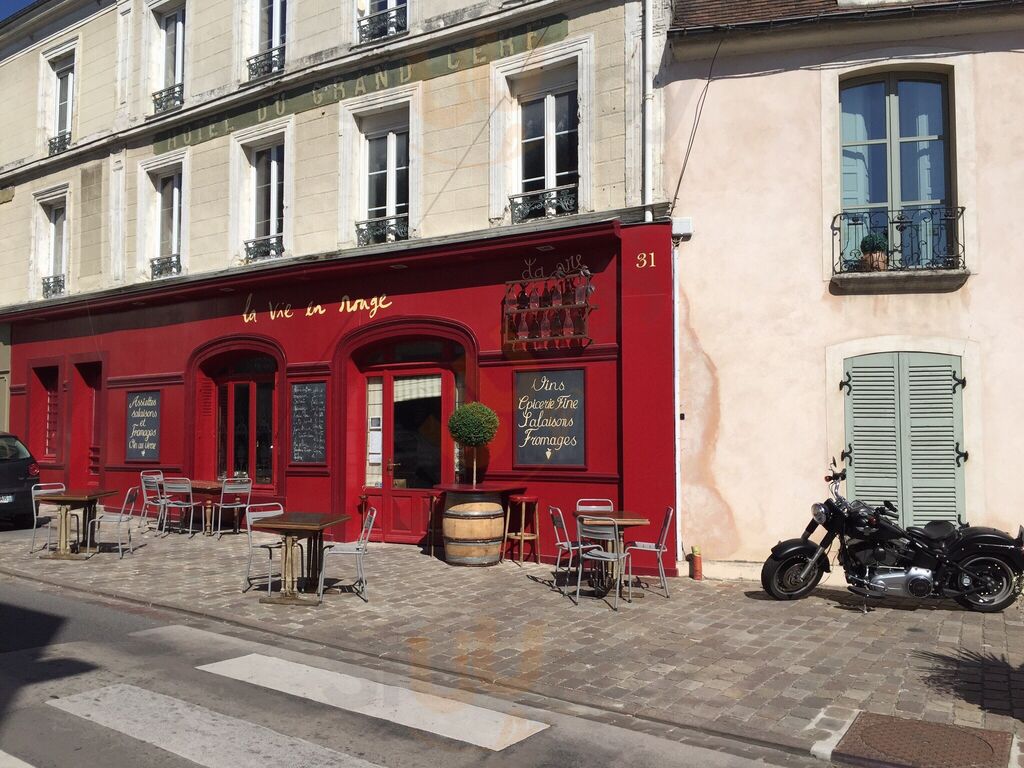 La Vie En Rouge