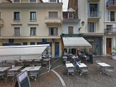 Le Petit Cafe