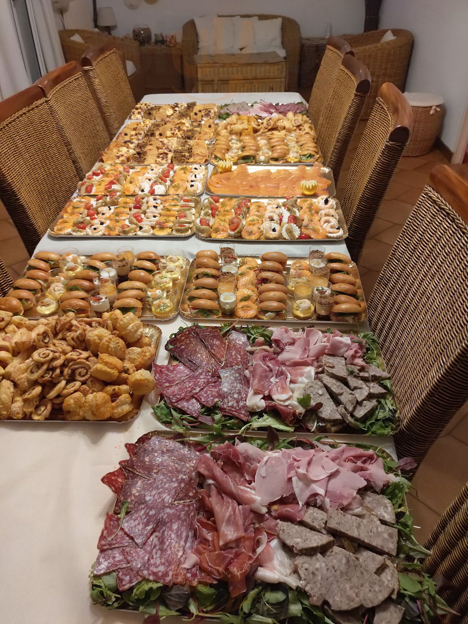 Au Buffet Du Port
