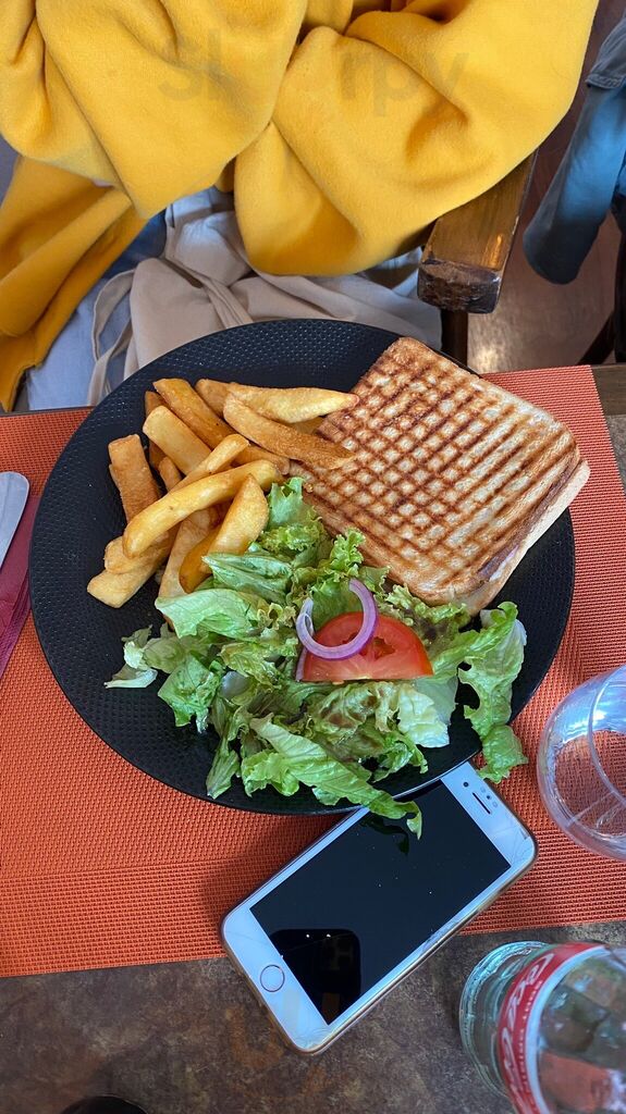 Cafe De La Halle   Aux 100 Bieres