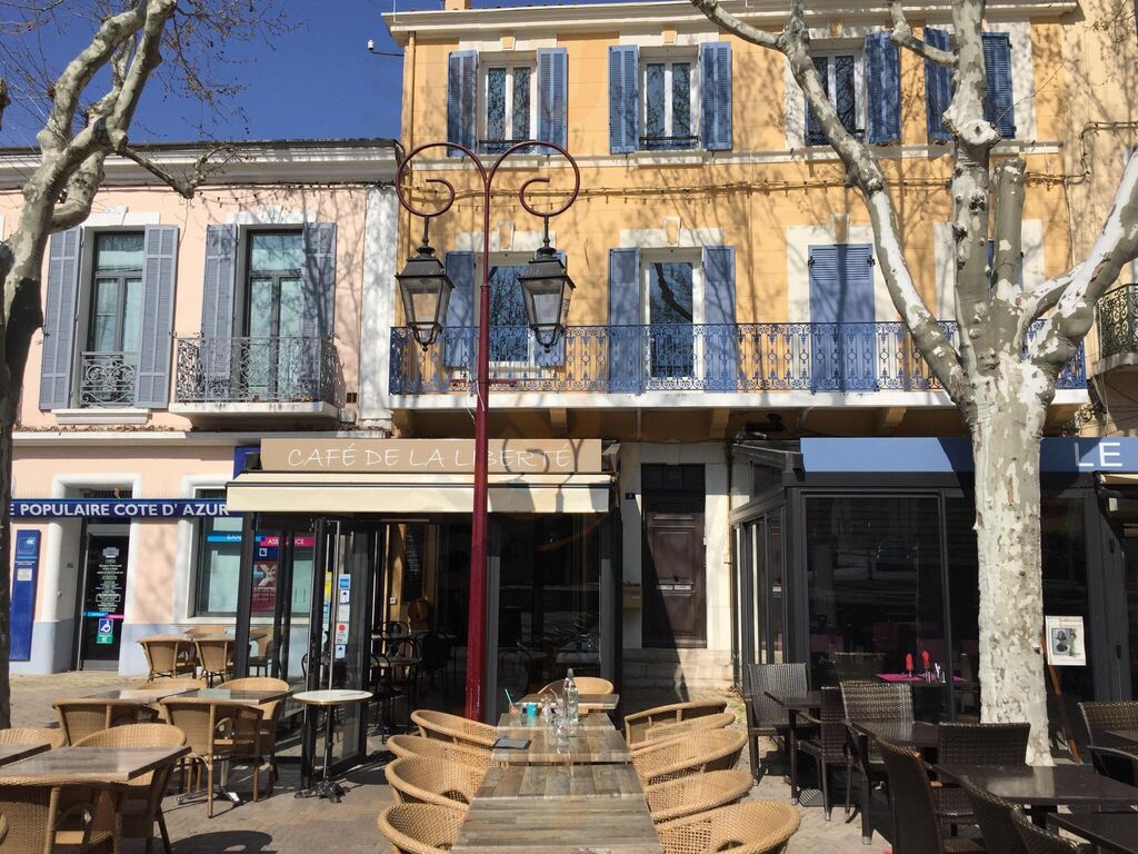 Le Café De La Liberté