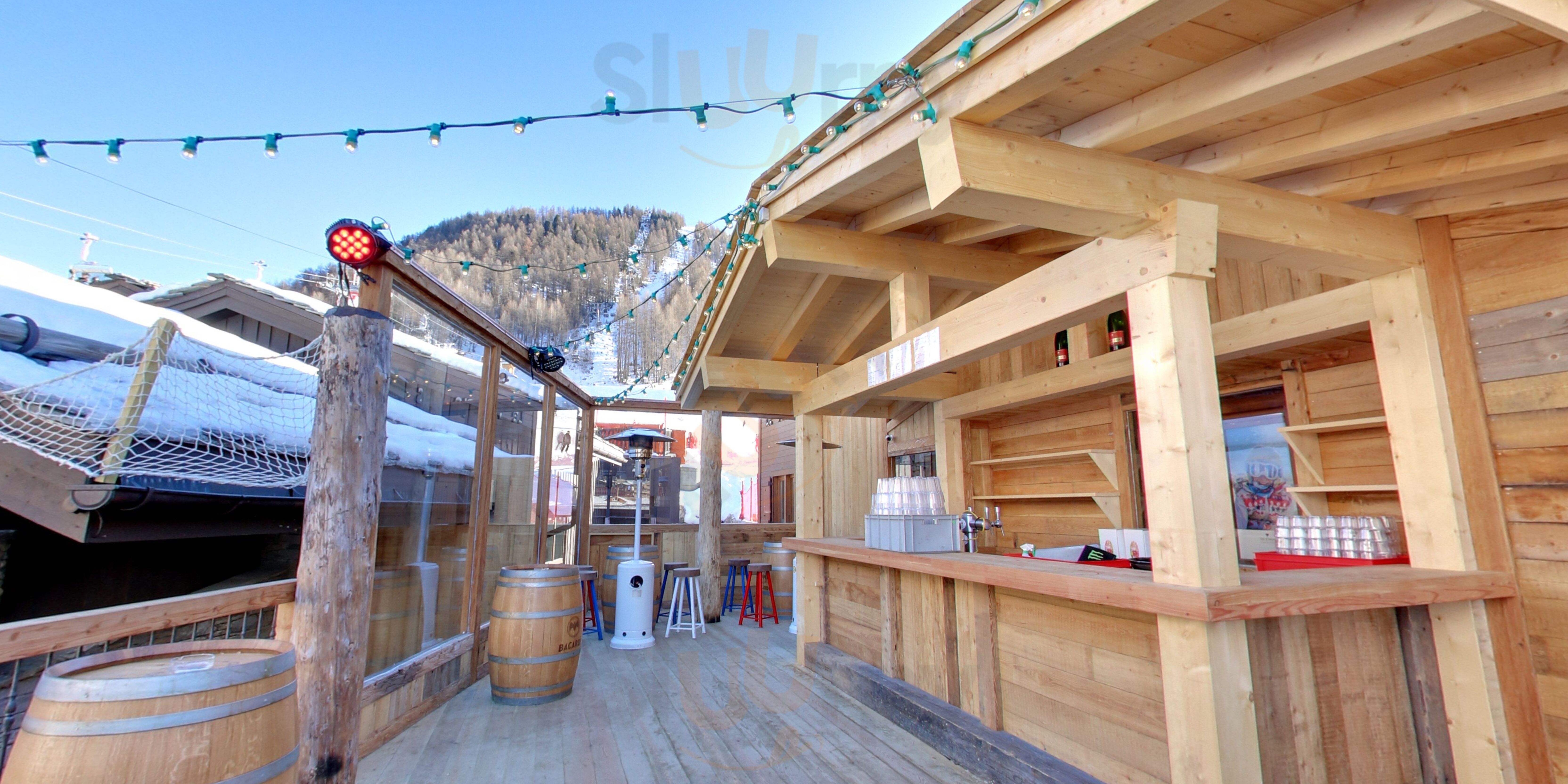 Roxy Quiksilver Cafe & Restaurant