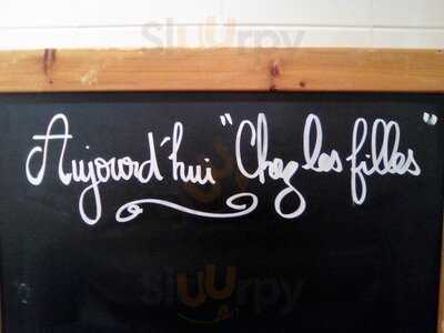 Au Pied De La Tour - Chez Les Filles