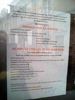 Au Pied De La Tour - Chez Les Filles