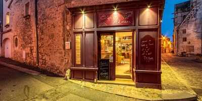 Au Pied De La Tour - Chez Les Filles