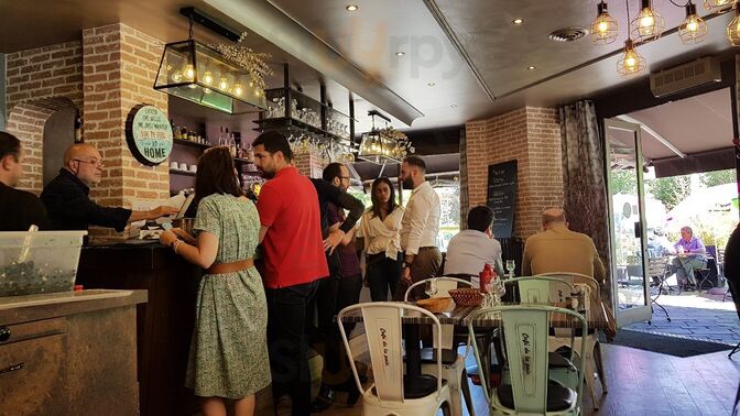 Le Cafe De La Paix