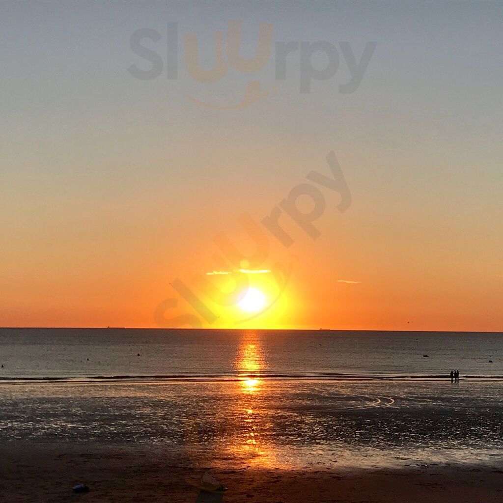 Two Sisters Wimereux