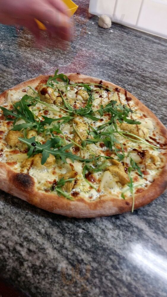 Pizza Au Feu De Bois