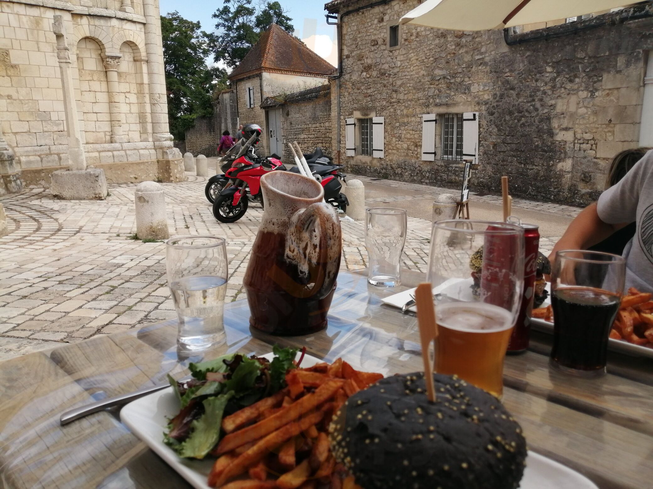 Restaurant Saint-pierre Et Le Loup Glaces Gaufres Chauvigny