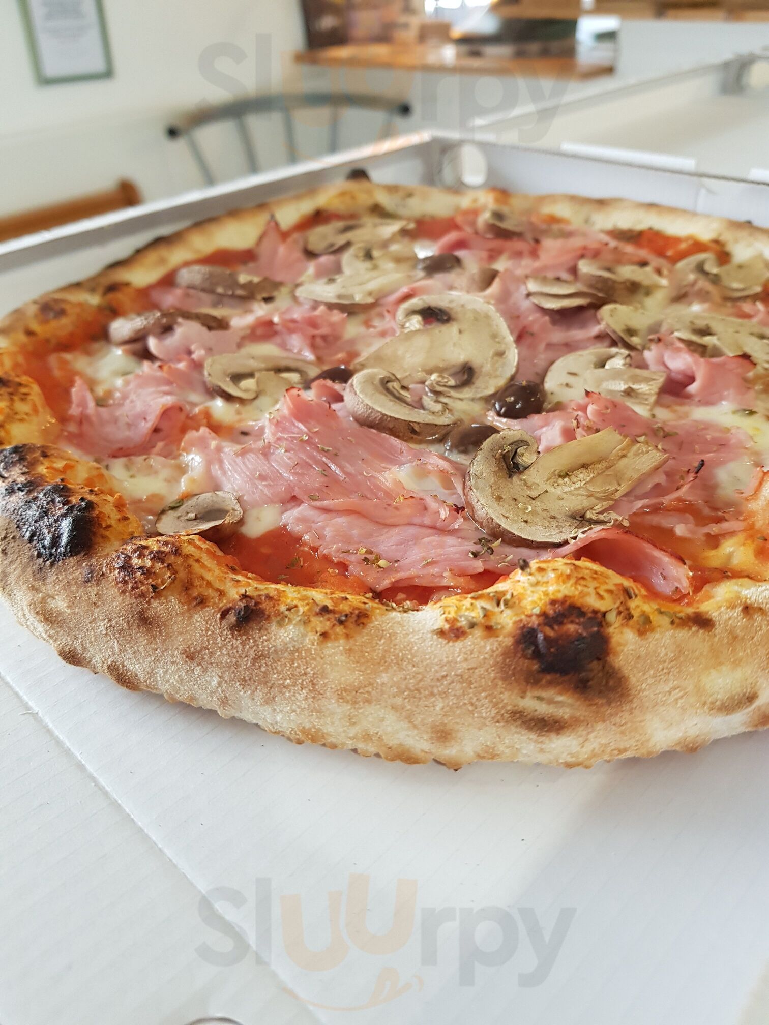 Pizzeria La Famiglia
