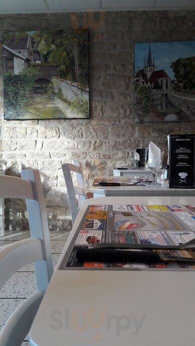 Cafe De La Halle