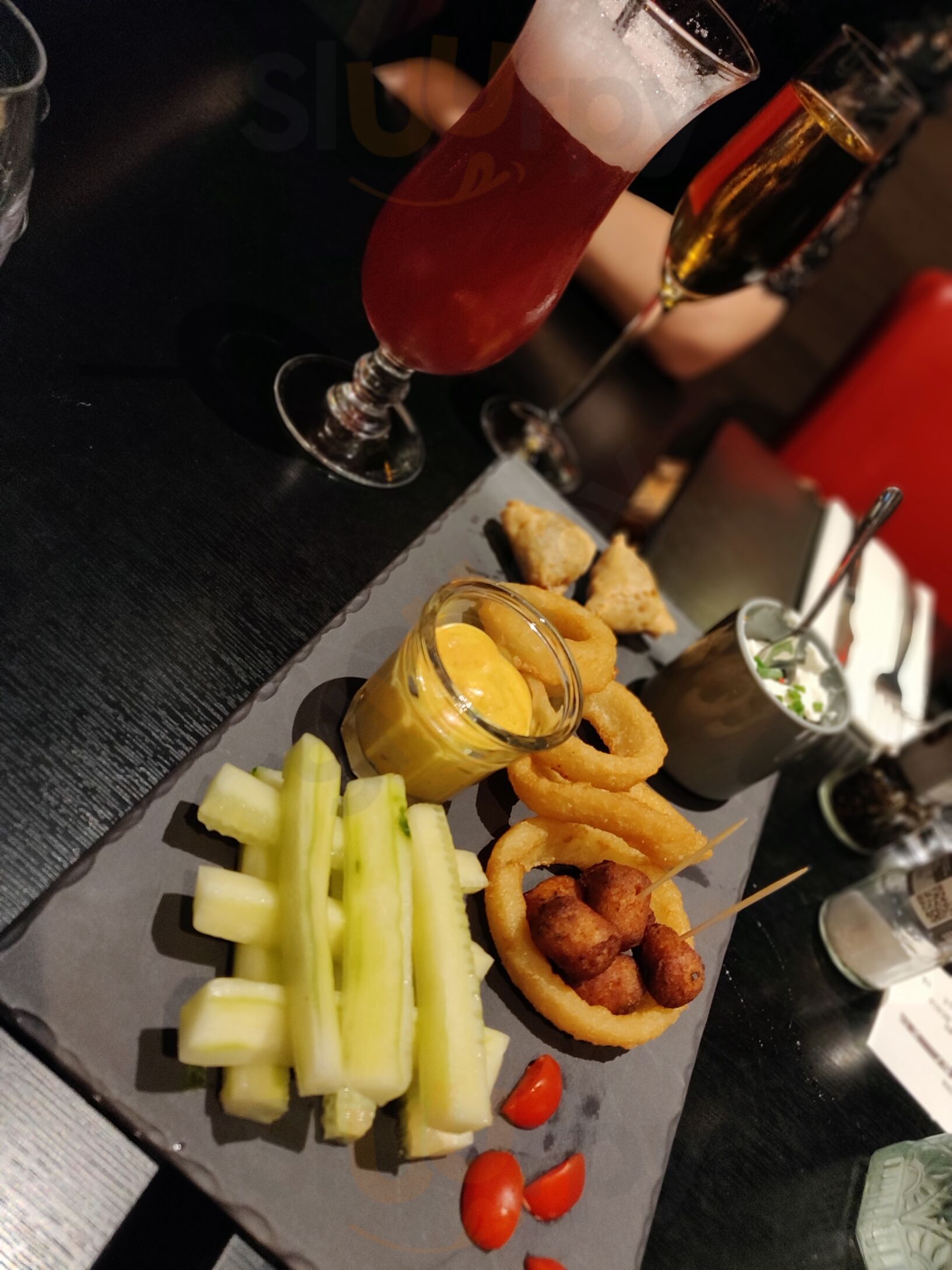 Le Rouge Cafe