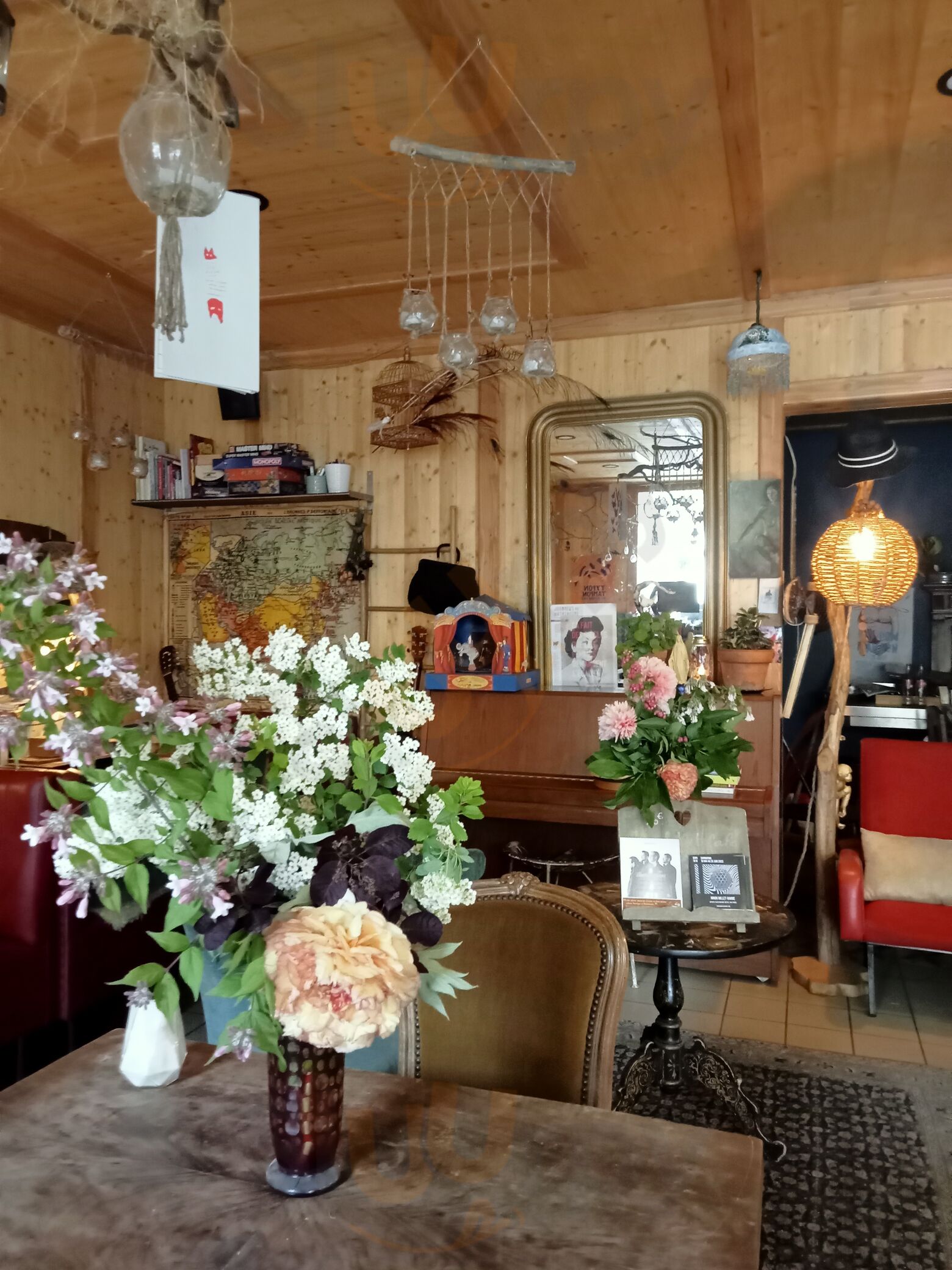 Cafe Des Alpes