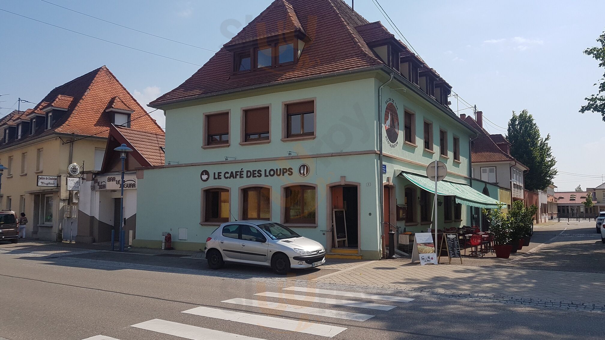Le Cafe Des Loups