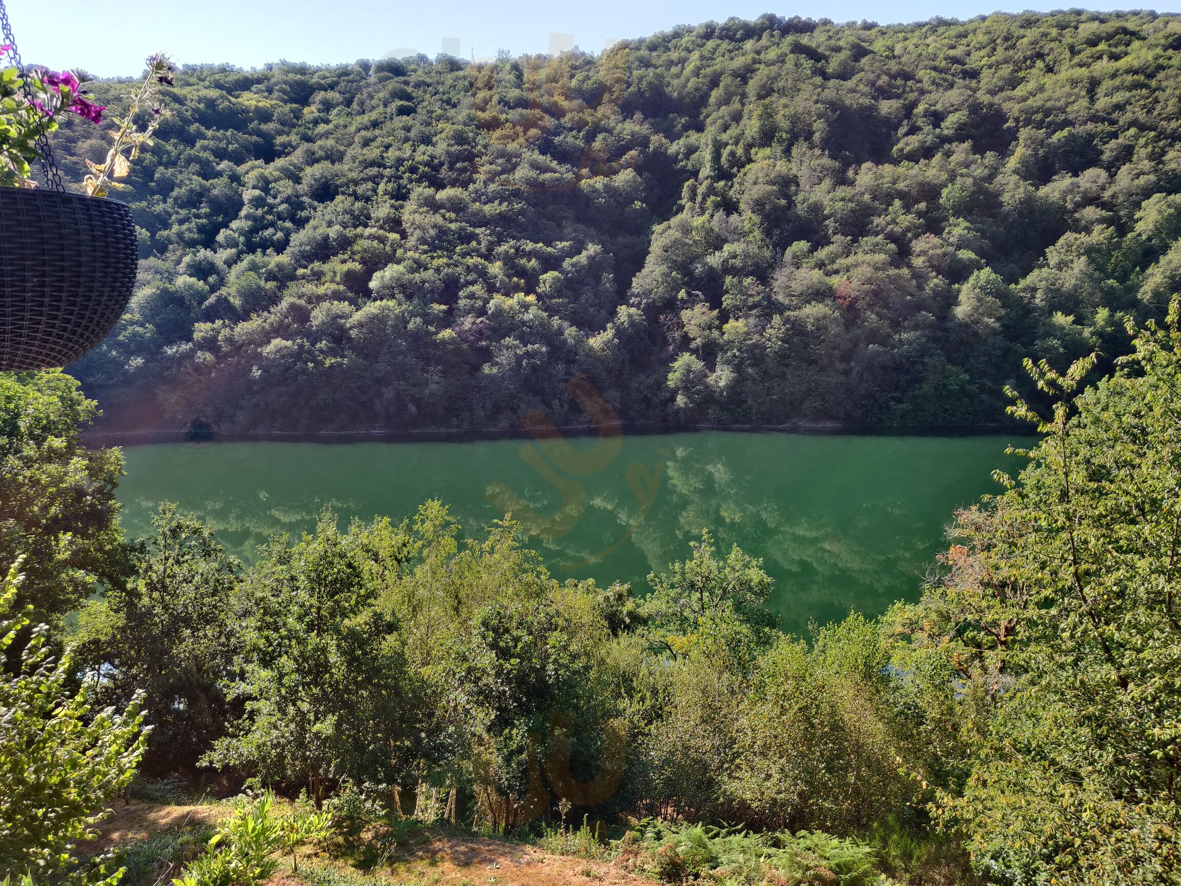 Aux Berges Du Lac