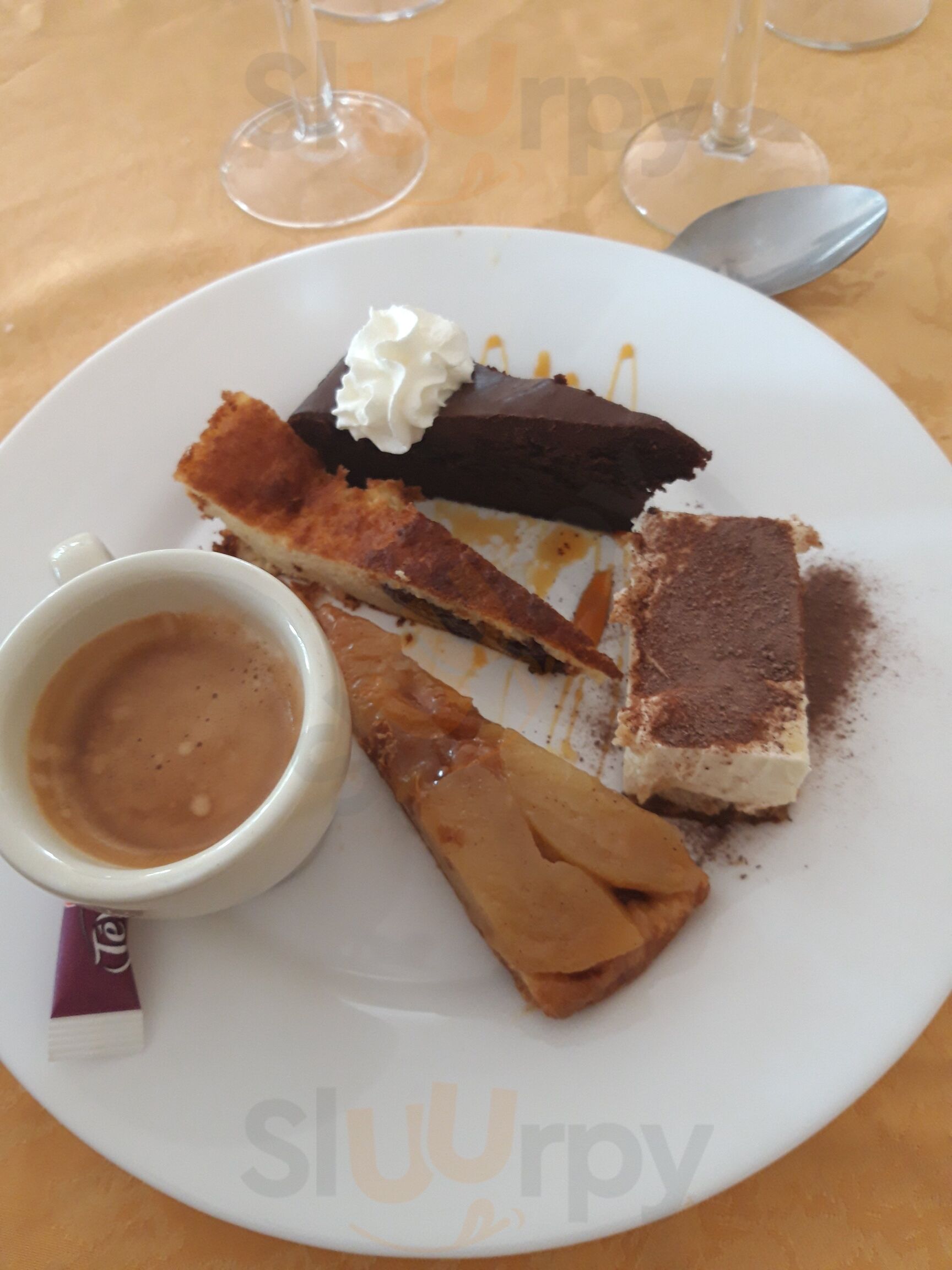 L'hostellerie Des Lacs Restaurant
