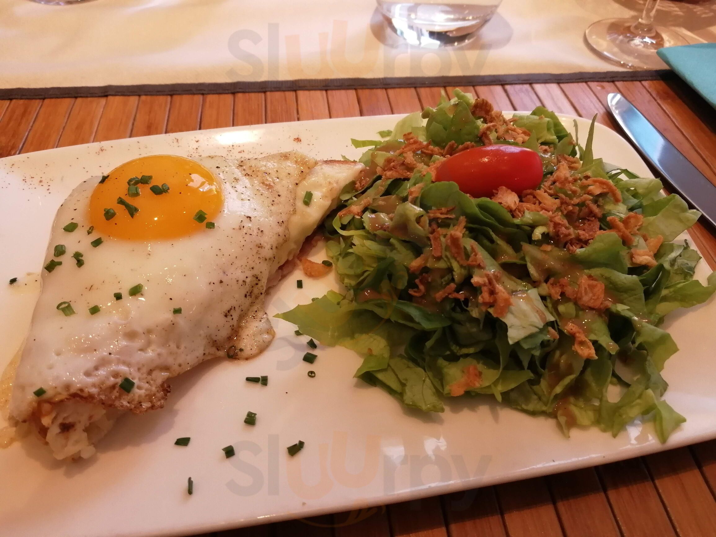 Le Bistro Chic Bleu