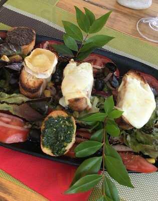 Le Relais De La Fontaine Casta