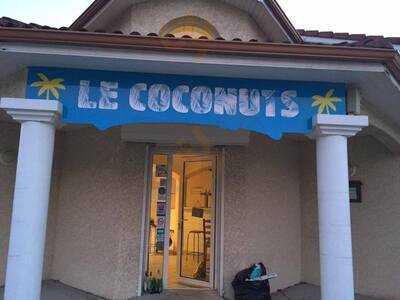 Le Coconuts