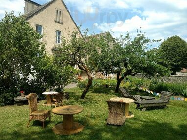 Le Goût Des Autres, Bistrot-dortoir