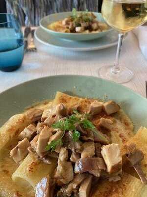 Le Coq & Fils - The Poultry House