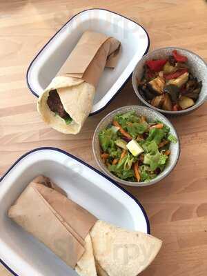 Ev Brochettes & Mezzes