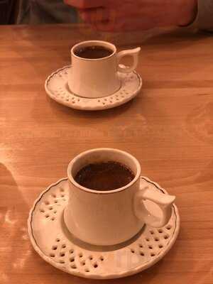 Ev Brochettes & Mezzes