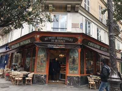 Au Petit Versailles Du Marais Paris Iv