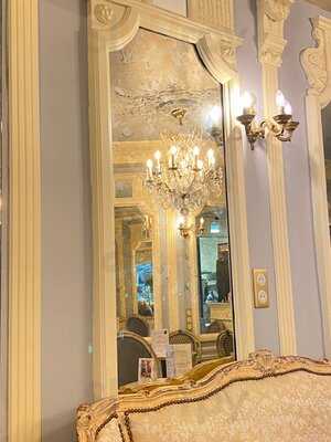 Au Petit Versailles Du Marais Paris Iv