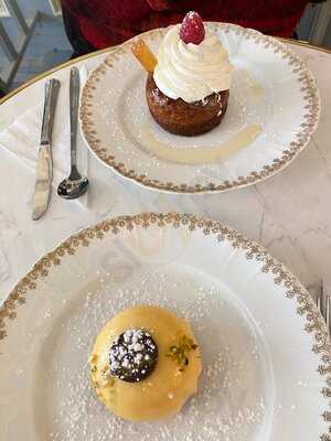 Au Petit Versailles Du Marais Paris Iv