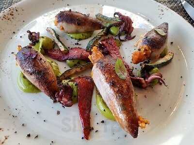 Makassar Lounge & Restaurant