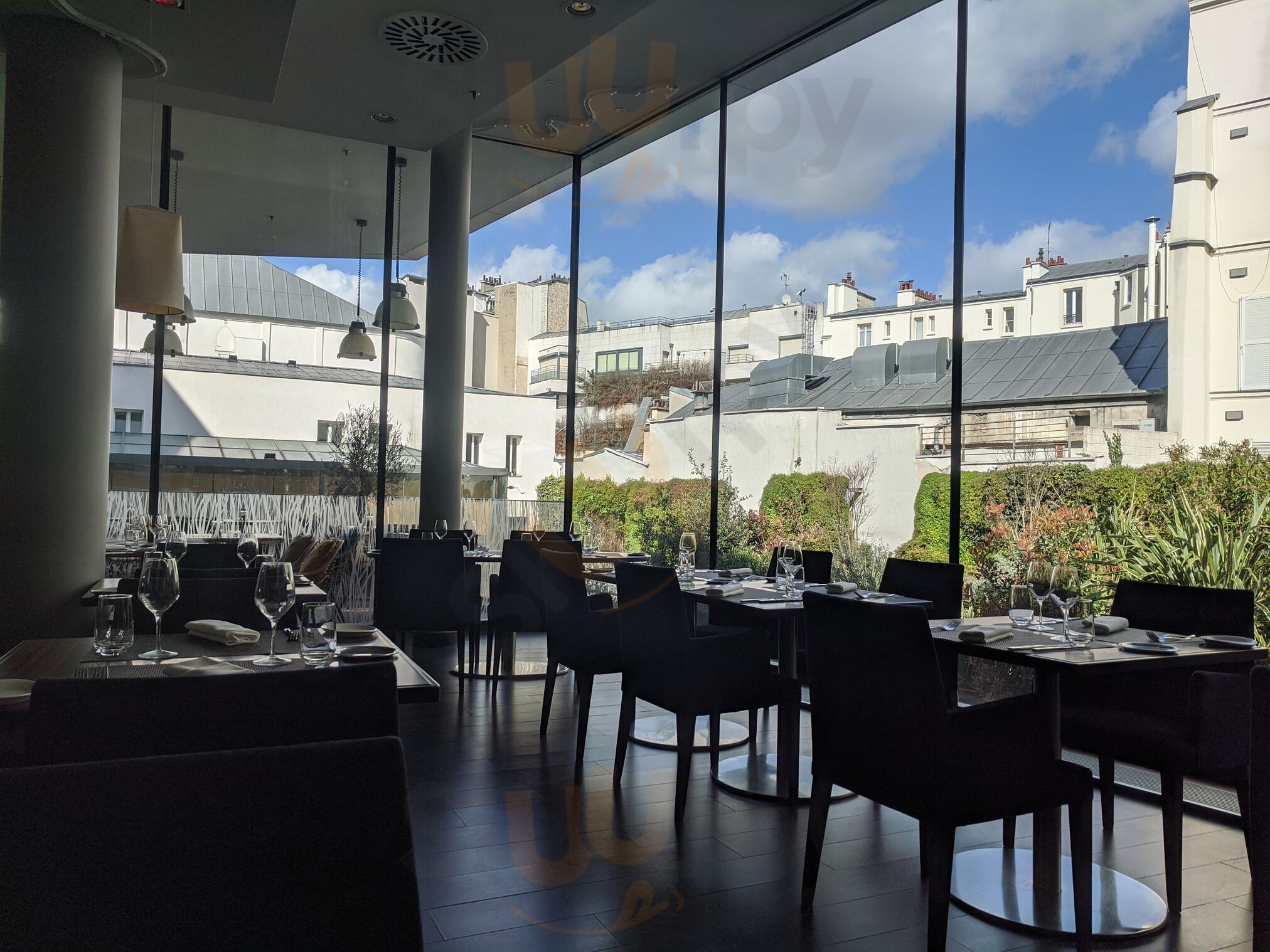 Makassar Lounge & Restaurant