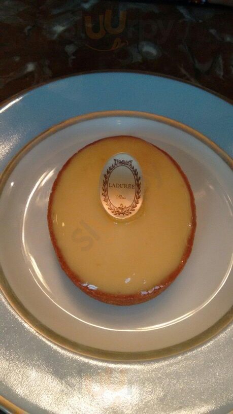Le Macaron Laduree Paris