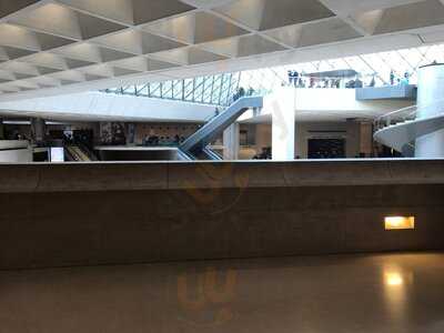 Cafeteria De La Pyramide