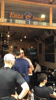 Enza & Famiglia Pizze Vino