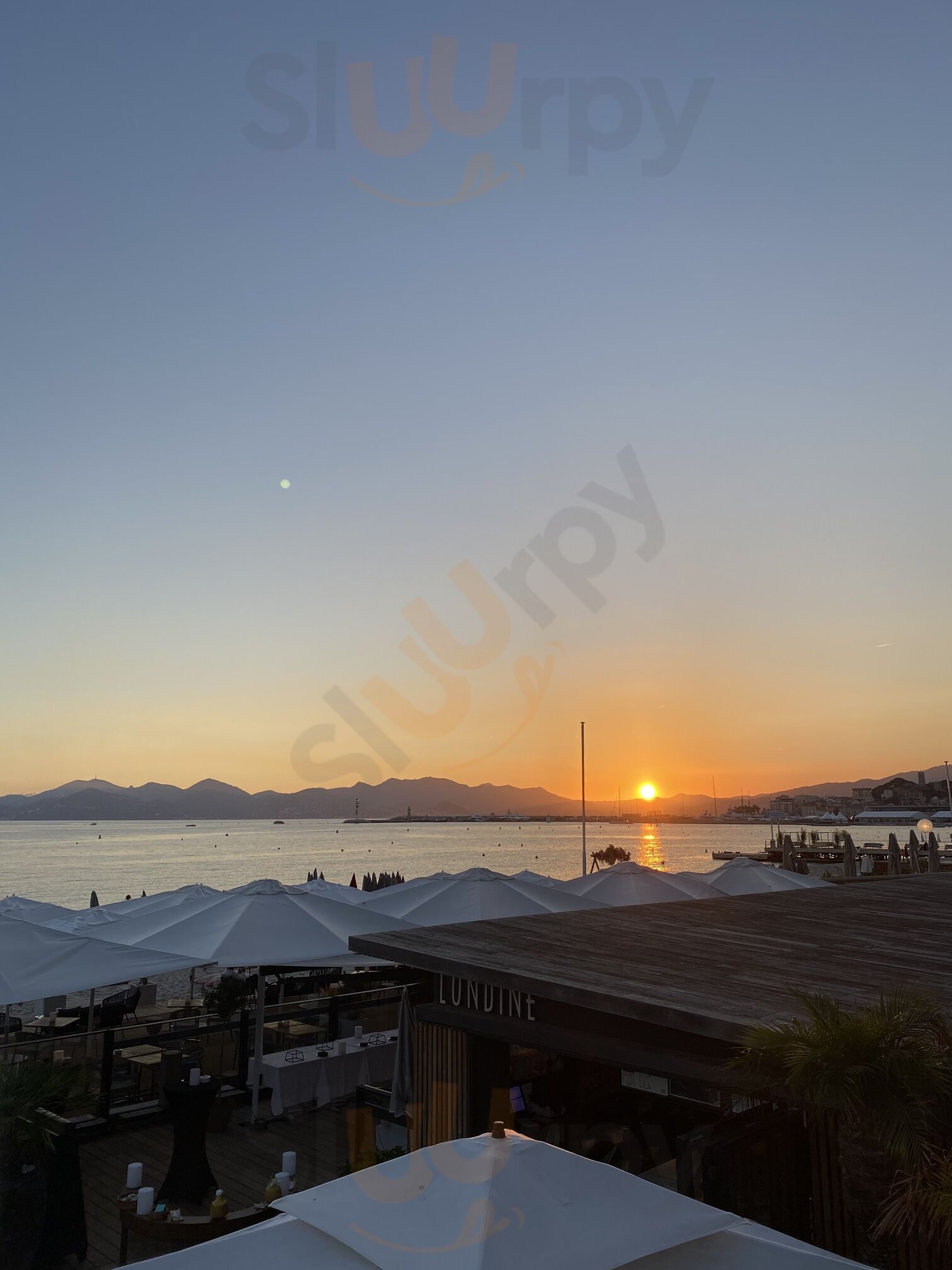 L'ondine Bar & Restaurant